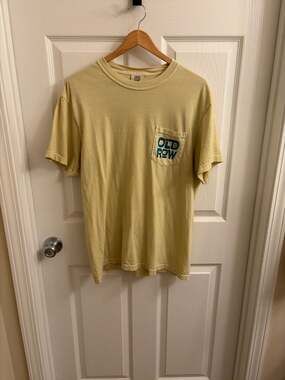 Old Row Gator Hole Tiki Bar and Golf Pocket T-Shirt - Butter